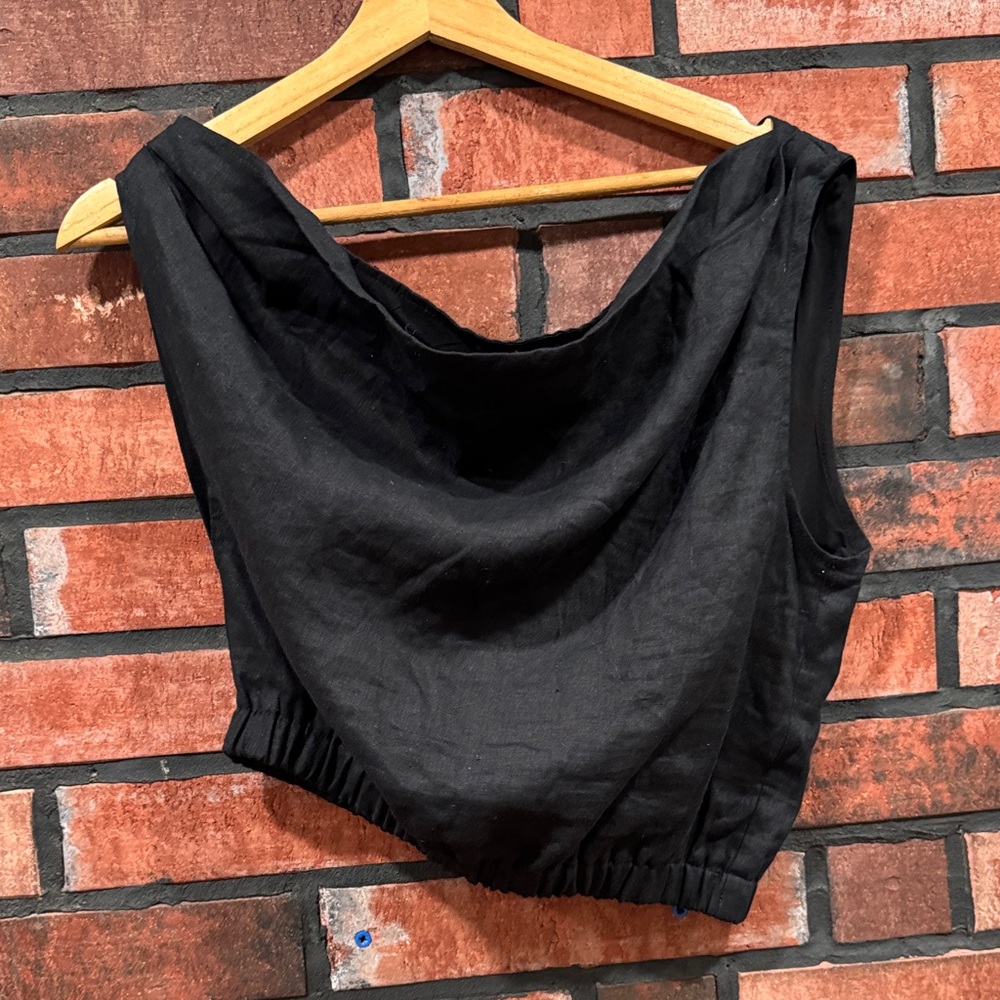 DISSH Black One-Shoulder Cropped Top - Picture 3 of 10
